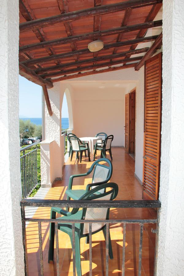 Residence L'Uliveto Gioiosa Marea Bagian luar foto