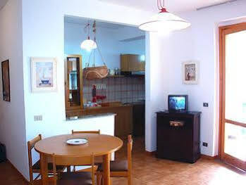Residence L'Uliveto Gioiosa Marea Bagian luar foto