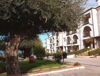 Residence L'Uliveto Gioiosa Marea Bagian luar foto